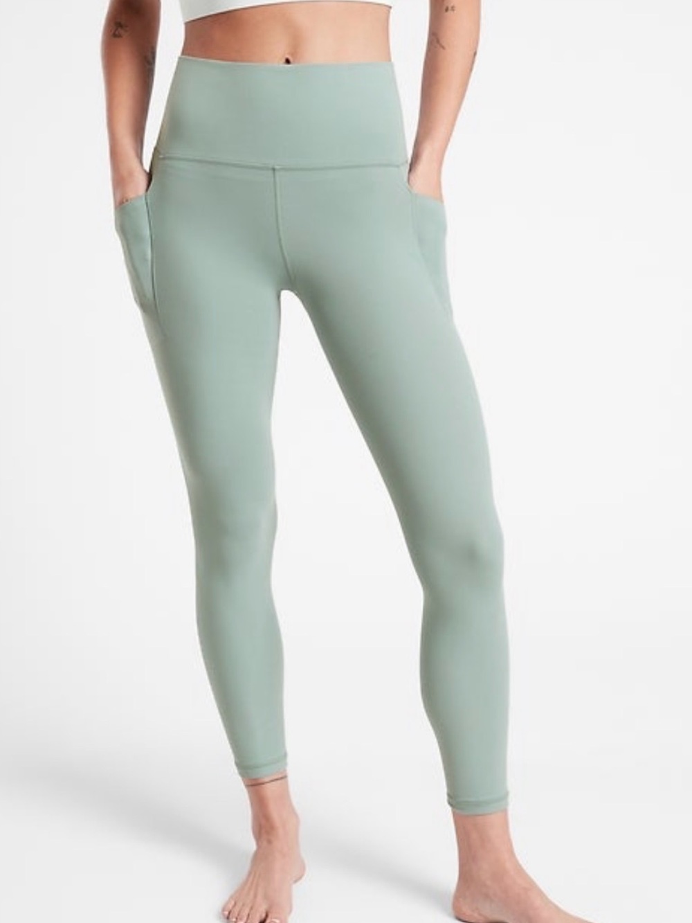 ATHLETA SALUTATION STASH 7/8 TIGHT - SIZE MEDIUM PALE GREEN